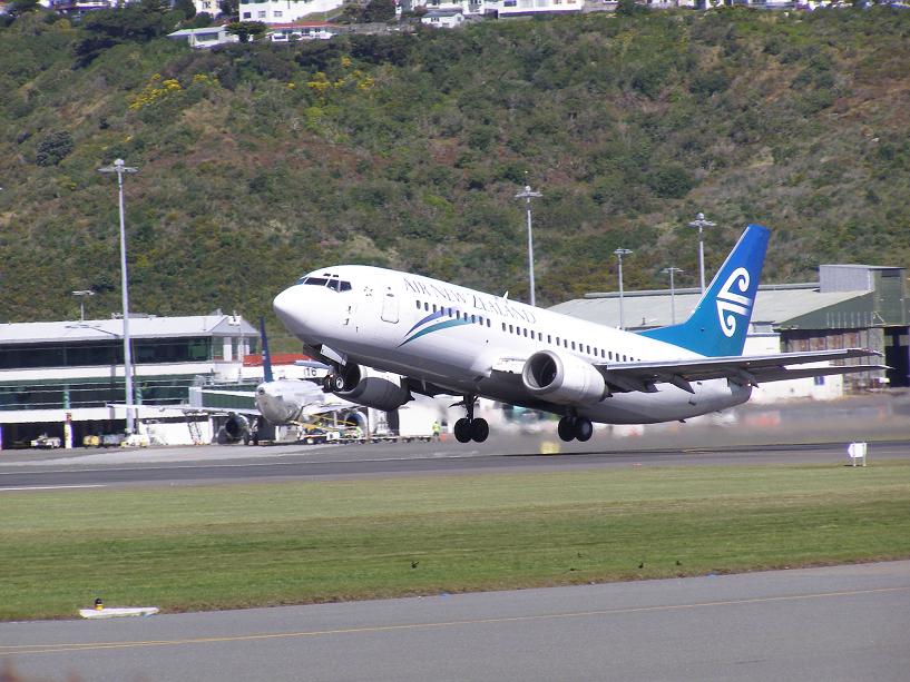 Air New Zealand B737 takeoff