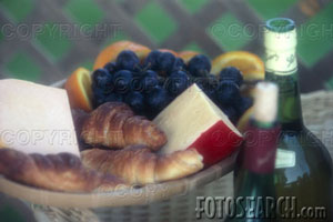 [picnic-basket-wine_~010720AT.jpg]