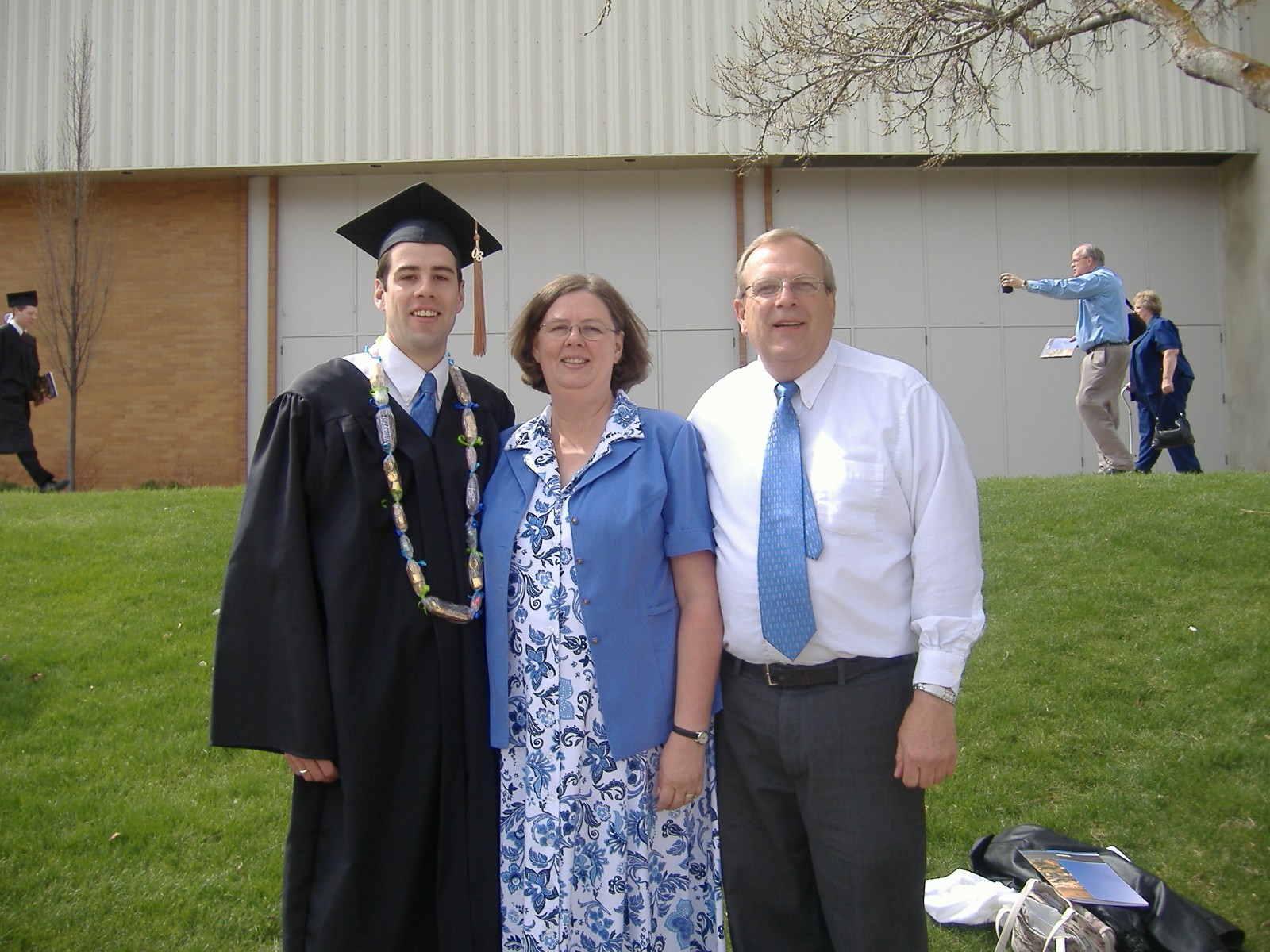 [Darrell+with+parents.JPG]