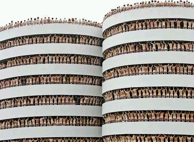 [spencer+tunick.bmp]