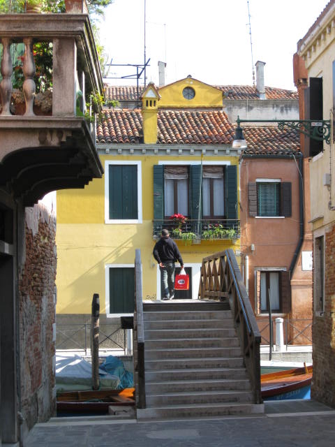 [street+in+Venice.jpg]