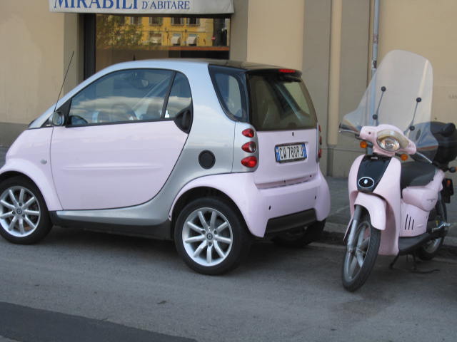[pink+car+and+moped.jpg]