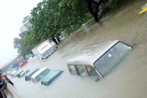 [mumbai+flood१.png]
