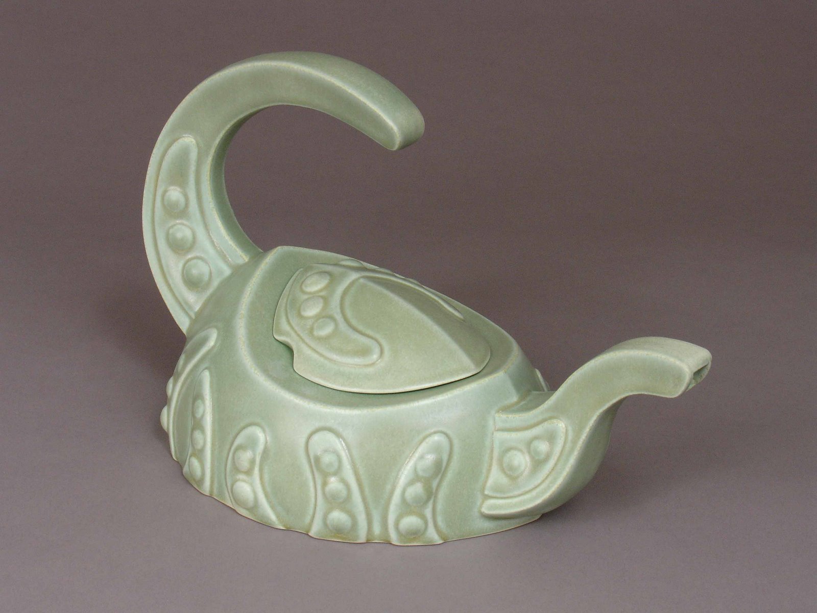 [Brian+M.+Besch+-+Curved+Teapot+(green+glaze+03).jpg]