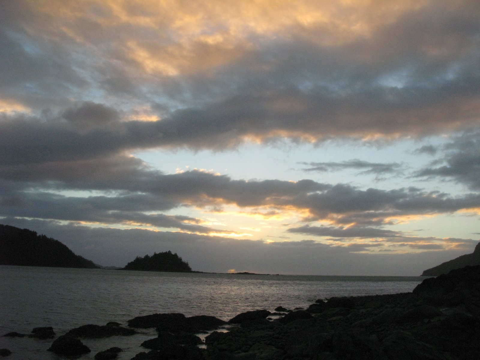 [sunrise+hamilton+island.JPG]