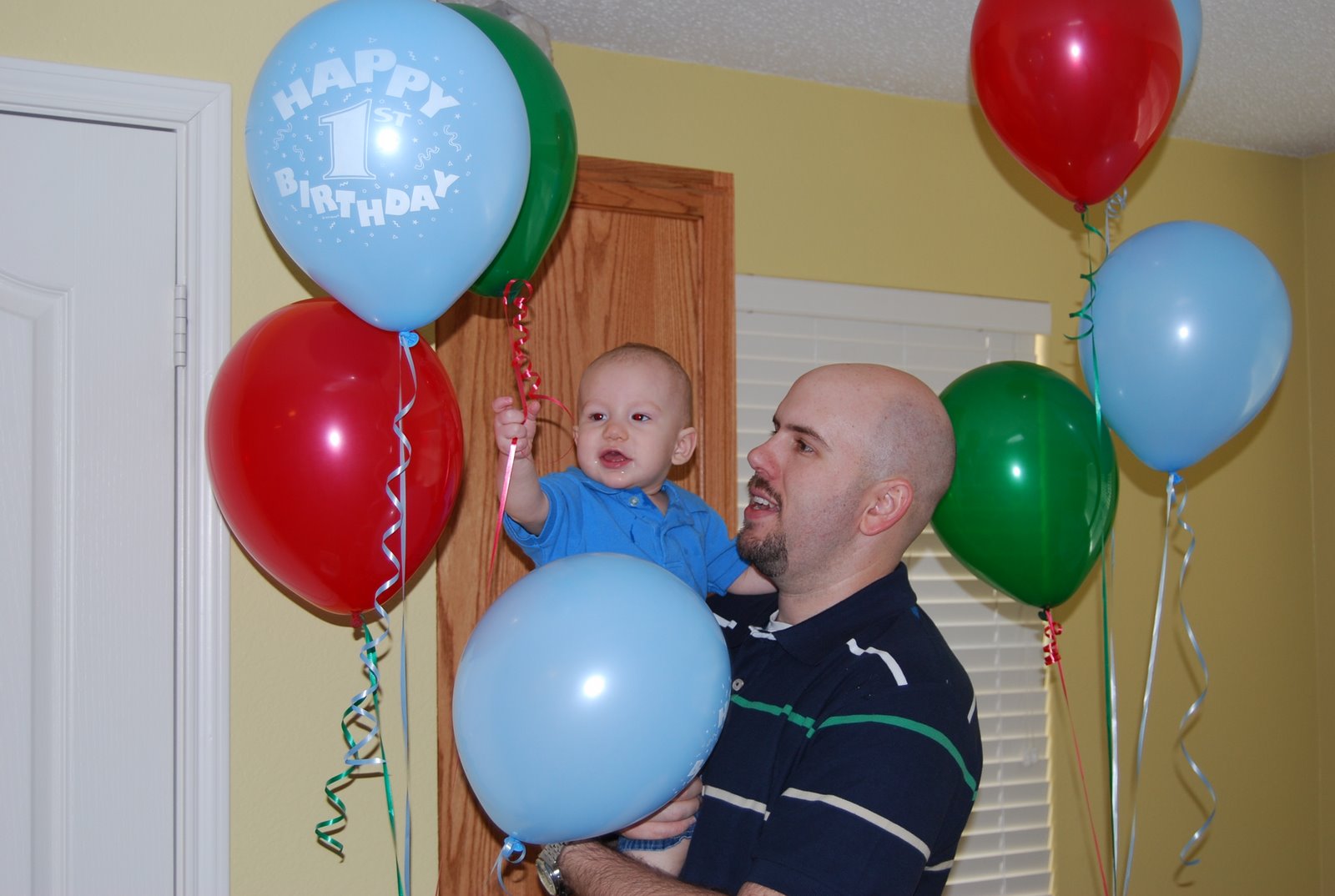 [With+Daddy+and+Balloons.jpg]