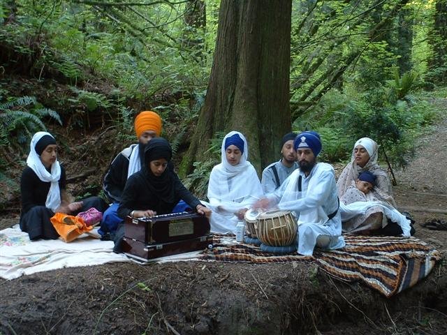 [familia+Sikh+tocando+Shabad+Kirtan.jpg]