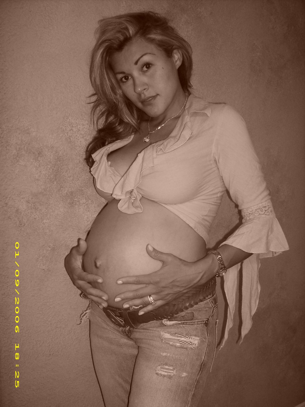 [nice+pregnant+pictures+of+liz+011.jpg]