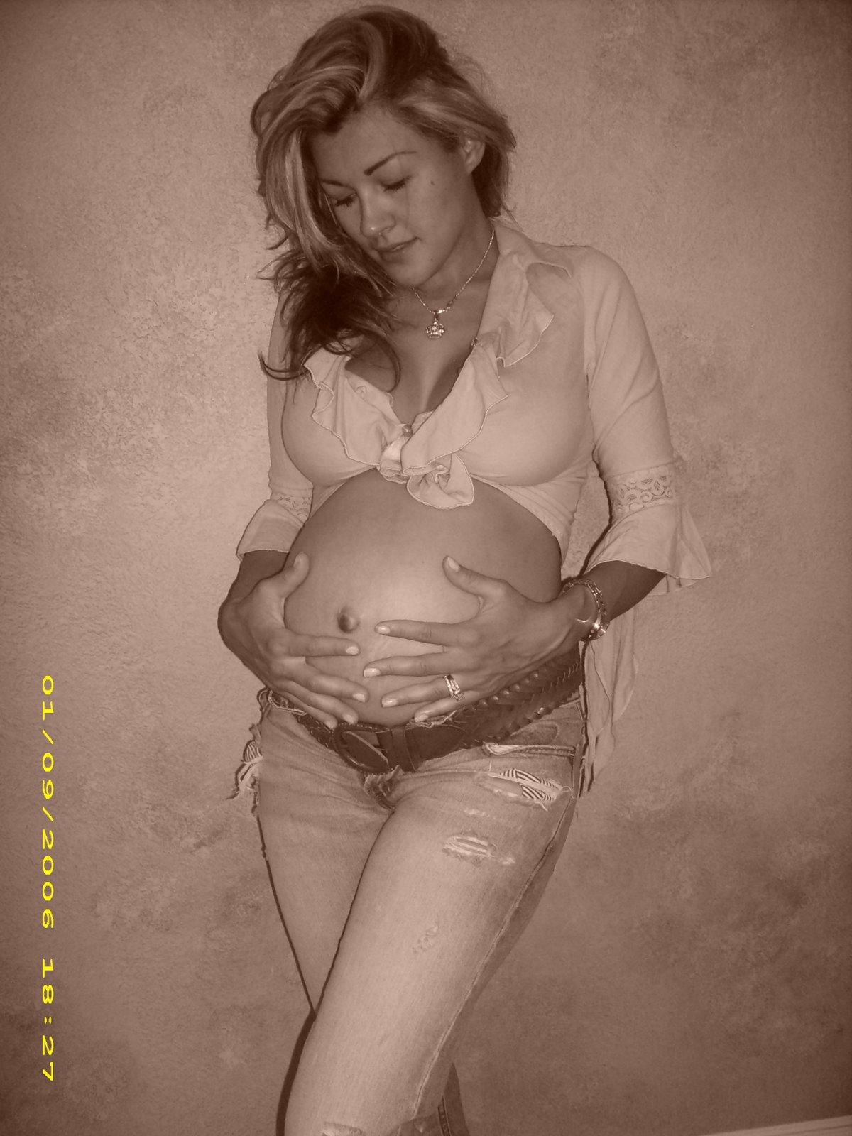 [nice+pregnant+pictures+of+liz+015.jpg]