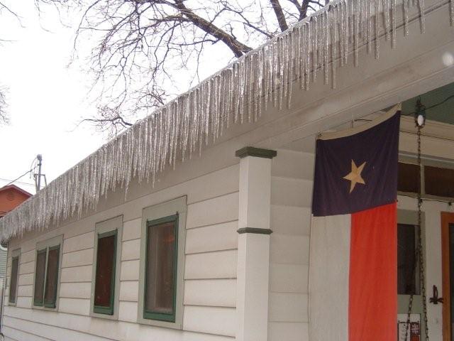 [1.17.07_Ice_Storm_Pictures_of_House_008[1].jpg]