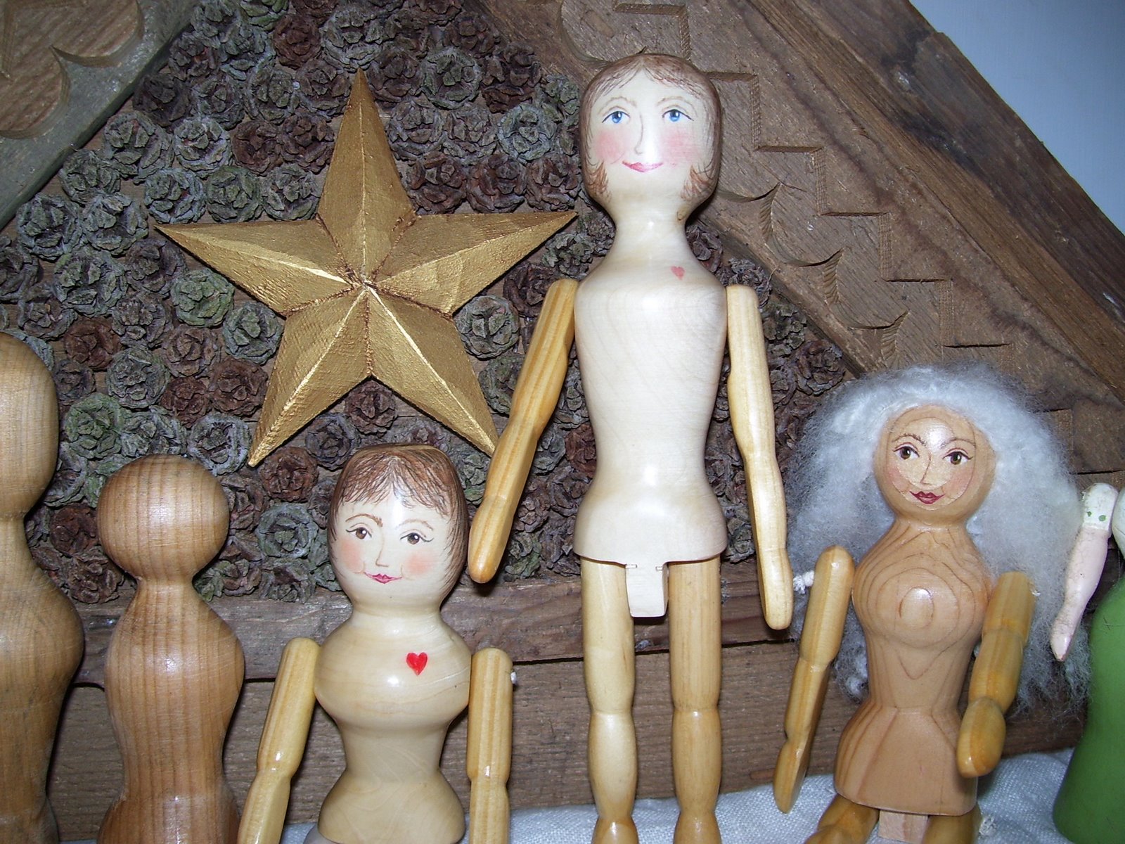 [Wooden+Dolls+005.jpg]