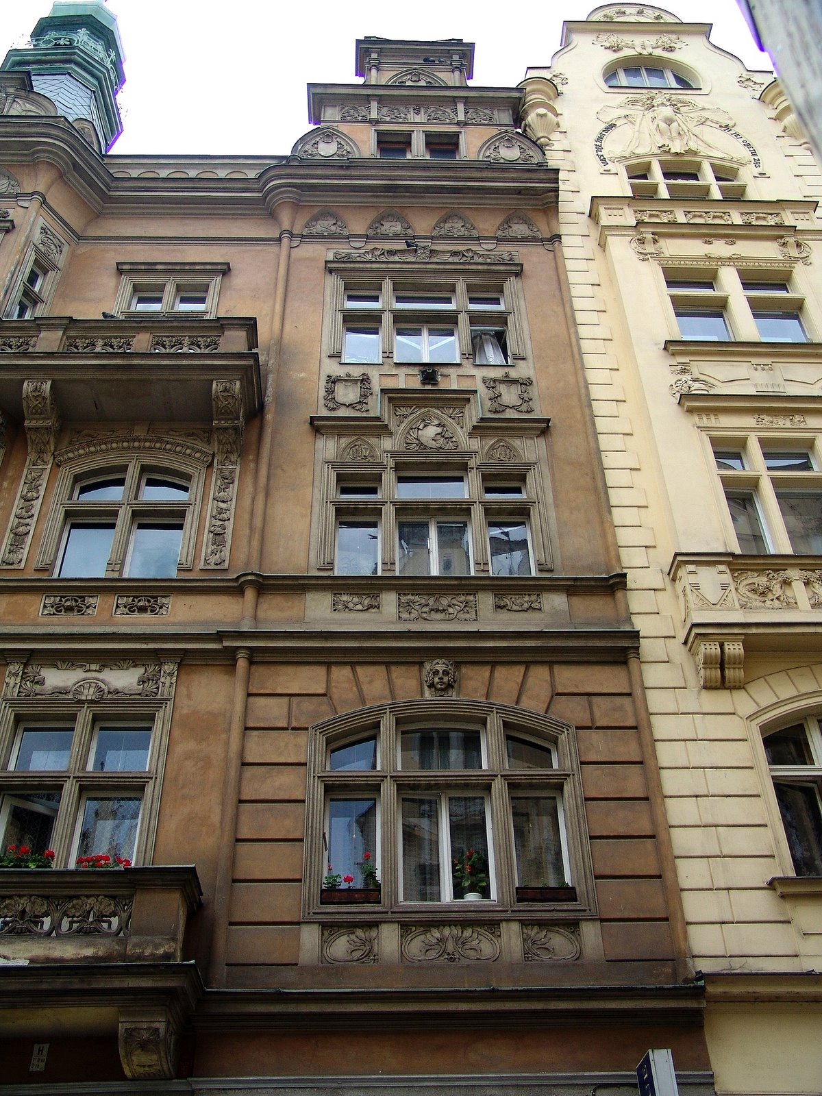 [Prague+BUILDING+'07++.JPG_19.jpg]