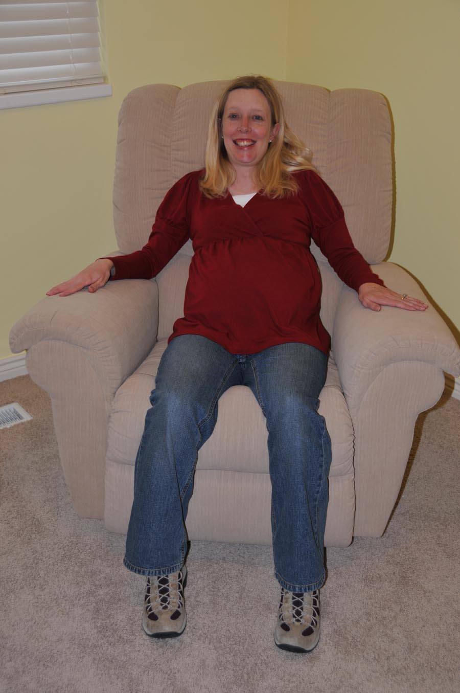 [Mom's+new+chair.jpg]