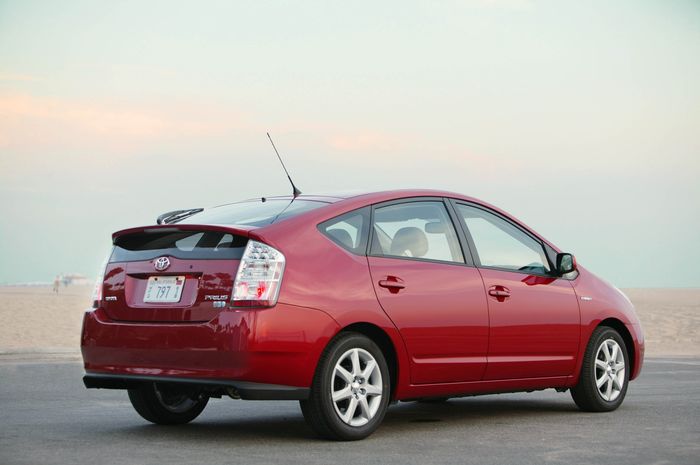 [2007-toyota-prius-touring-edition-rear-right.jpg]