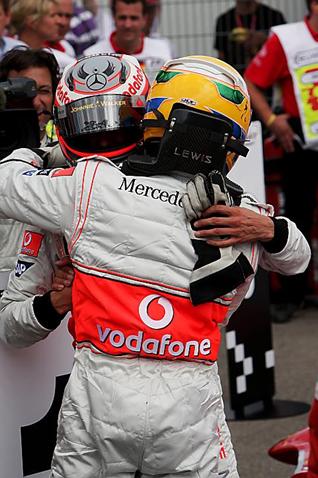 [McLaren+pole+Hockenheim+2008.jpg]