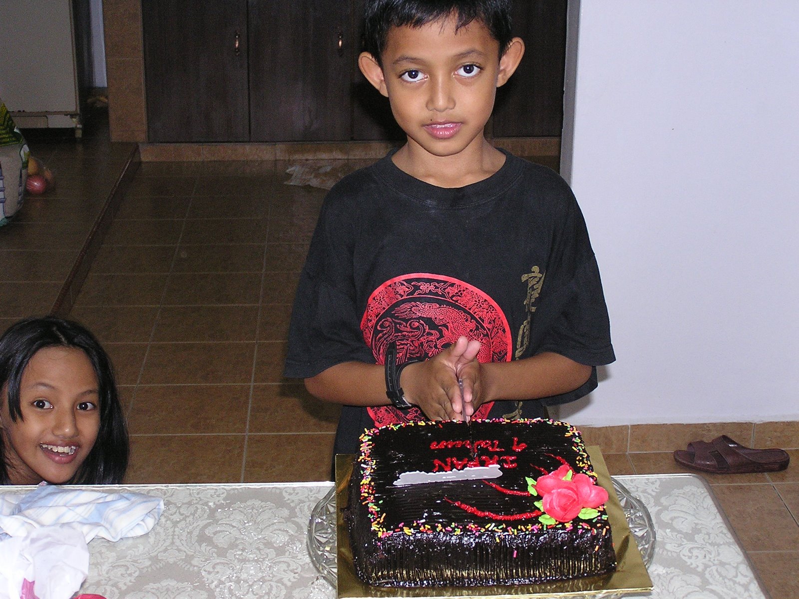 [irfan+birthday+dengan+cake.JPG]