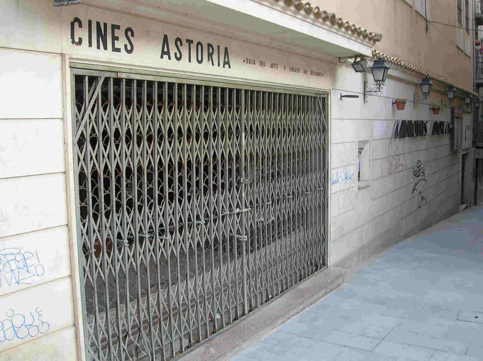 [cines+Astoria.JPG]