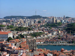 [250px-Vila_Nova_de_Gaia_seen_from_Porto.jpg]