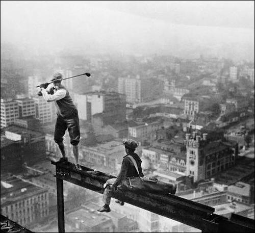 [playing-golf-on-high-building-beams-in-the-1940s1.jpg]