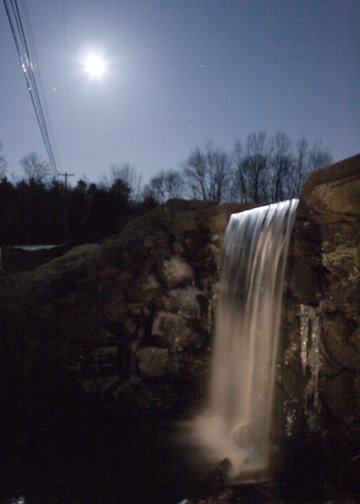 [Hanks+Hill+Waterfall+Moon+II-lr+(4_12_0936).jpg]