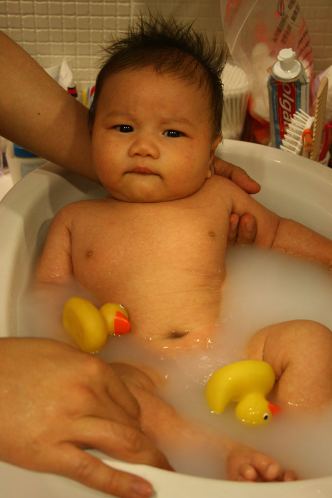 [sink+baby.jpg]