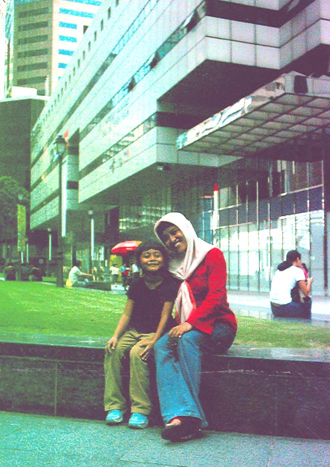 [Naomi+and+Mama+at+Raffles+City+Singapore.jpg]
