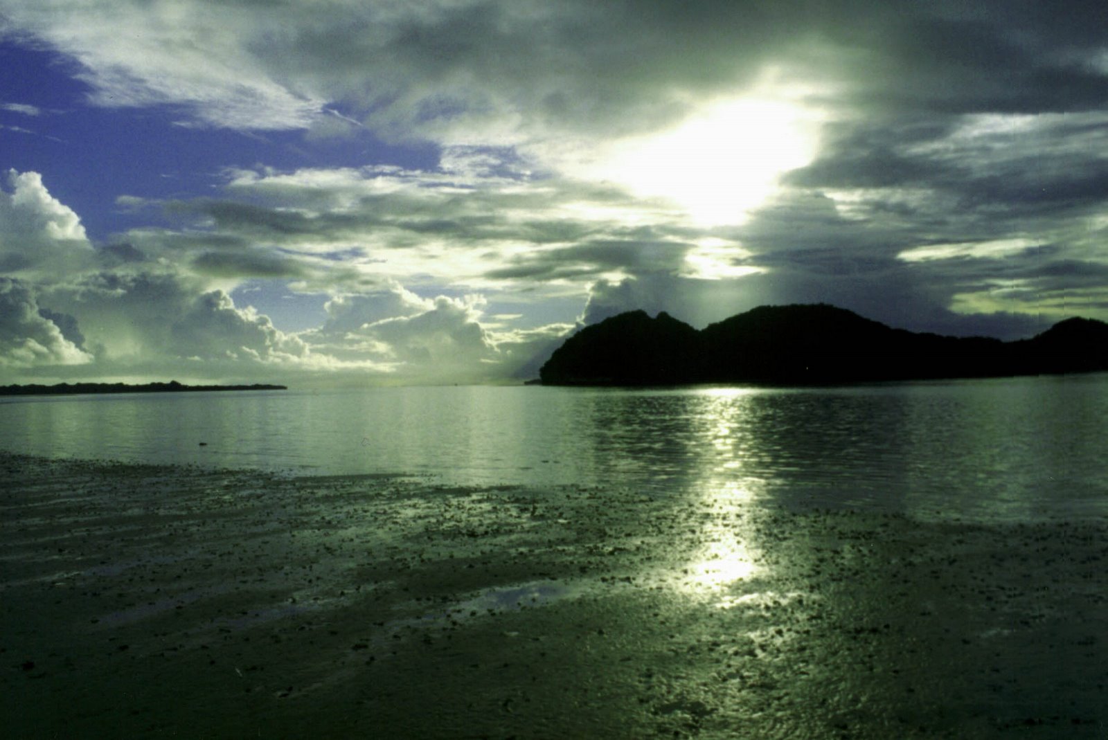 [Palau,+Dramatic+Sky.jpg]