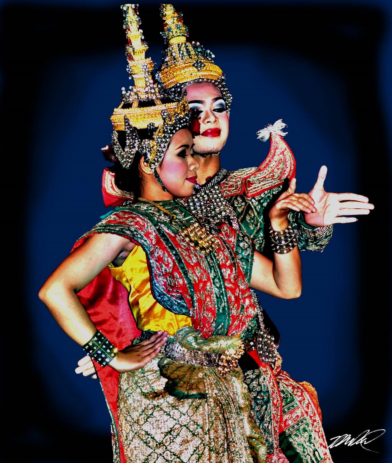 [Thai+Dancers+Two+on+Blue+Background.jpg]