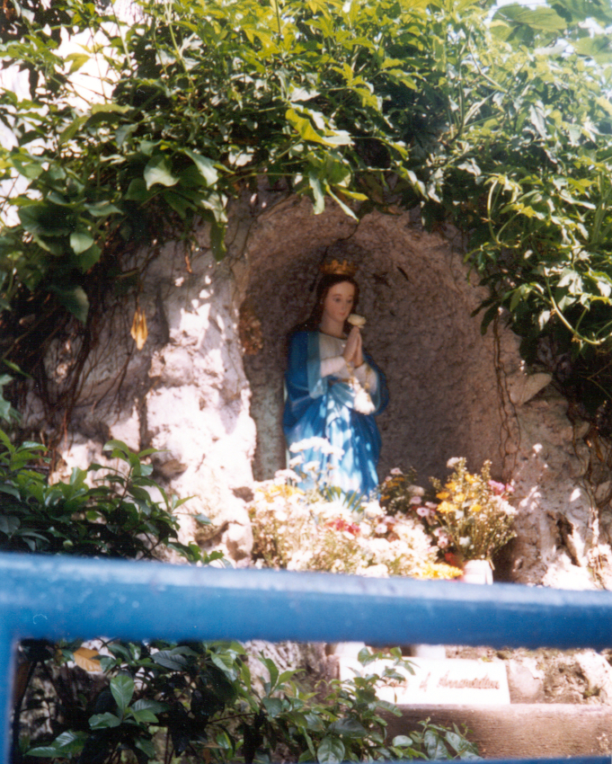 [Grotto_of_Annunciation.jpg]