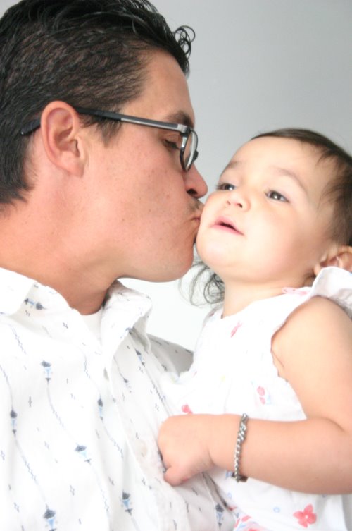 [Papa+Kisses.jpg]