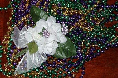 [Shower+-+corsage+and+beads.JPG]