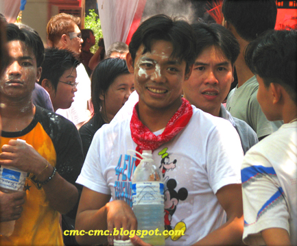 [Songkran2007+223.jpg]