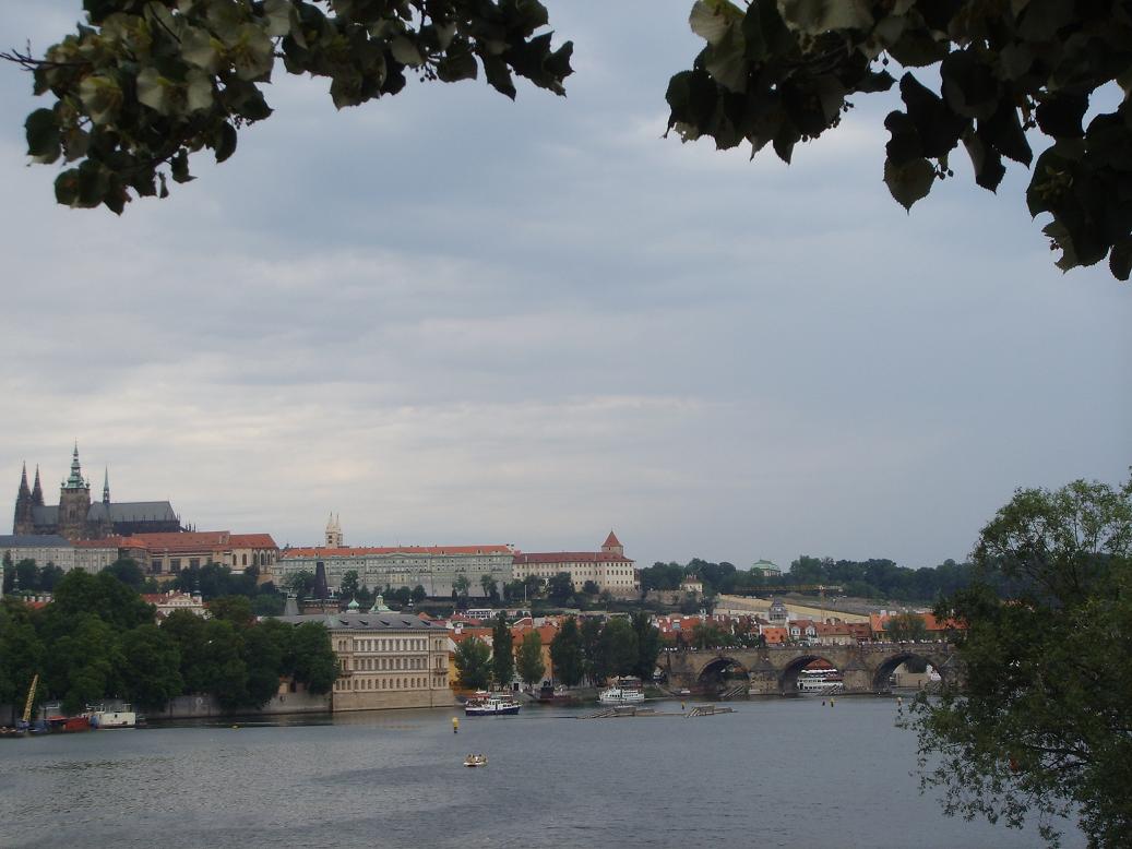 [blog+Praga,+river+view.JPG]