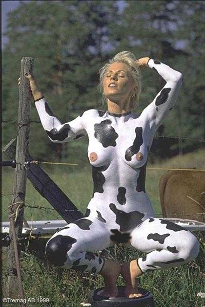 [woman_painted_to_be_cow.jpg]