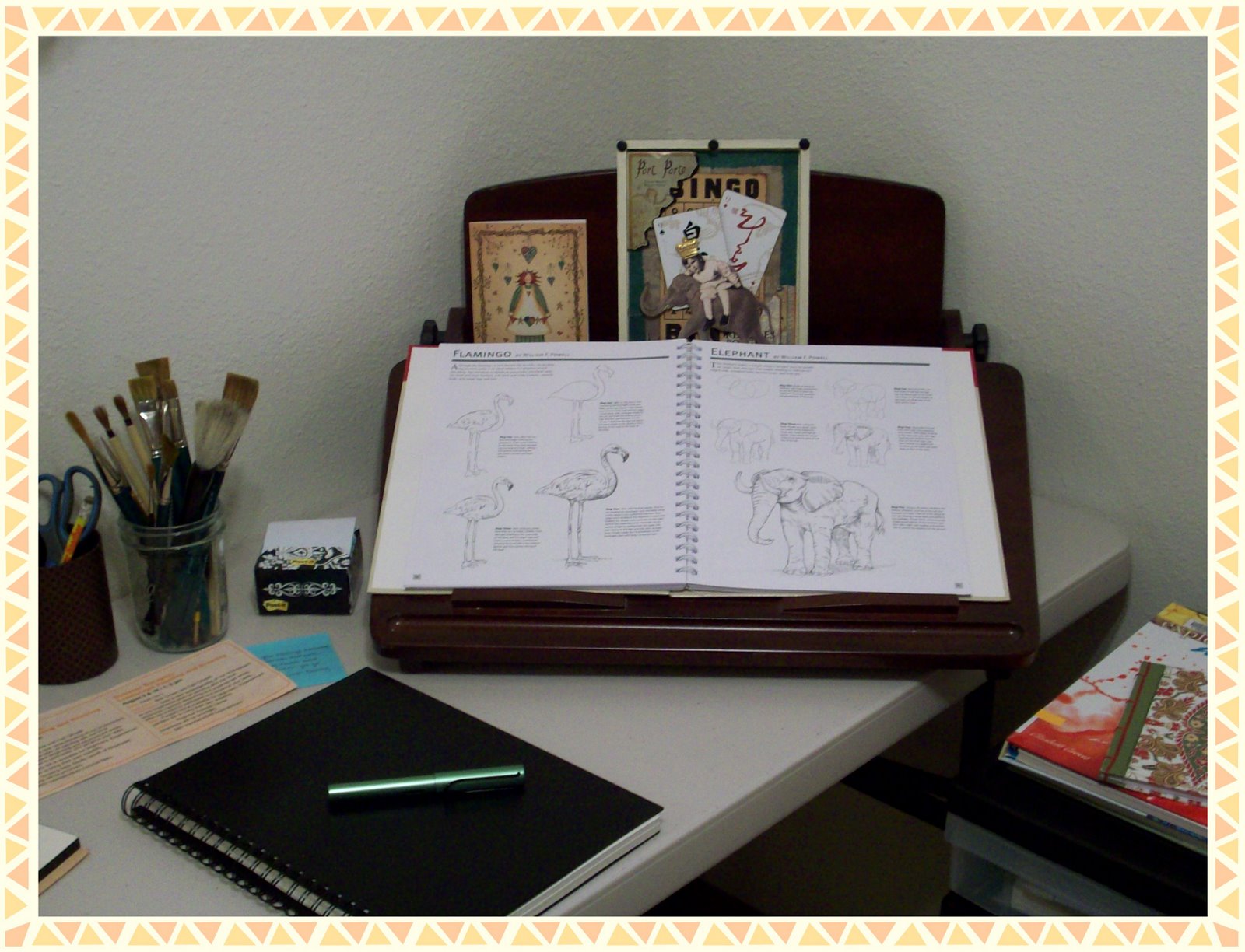 [Heather+Robinson+Creative+Solace+-+My+Desk.JPG]