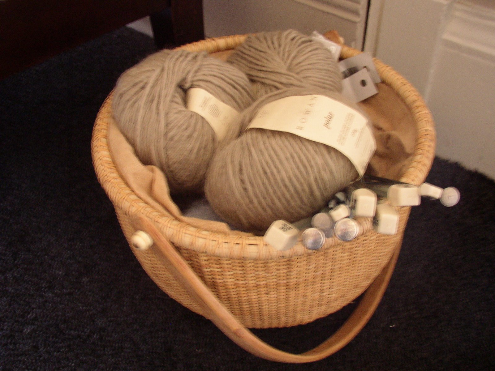 [basket+of+yarn.JPG]