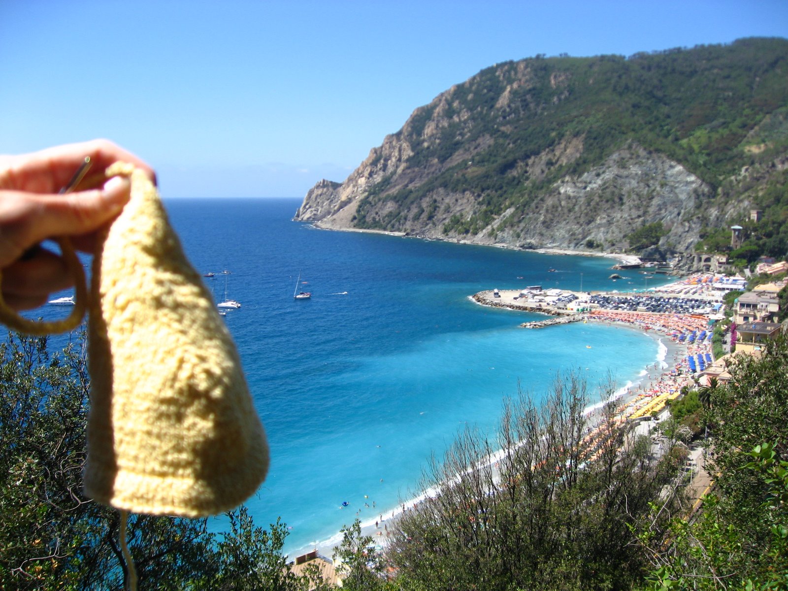 [7:07+a.m.+-+Monterosso+knitting.JPG]