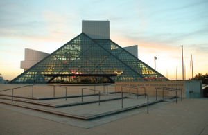 [300px-Rock-and-roll-hall-of-fame-sunset.bmp]