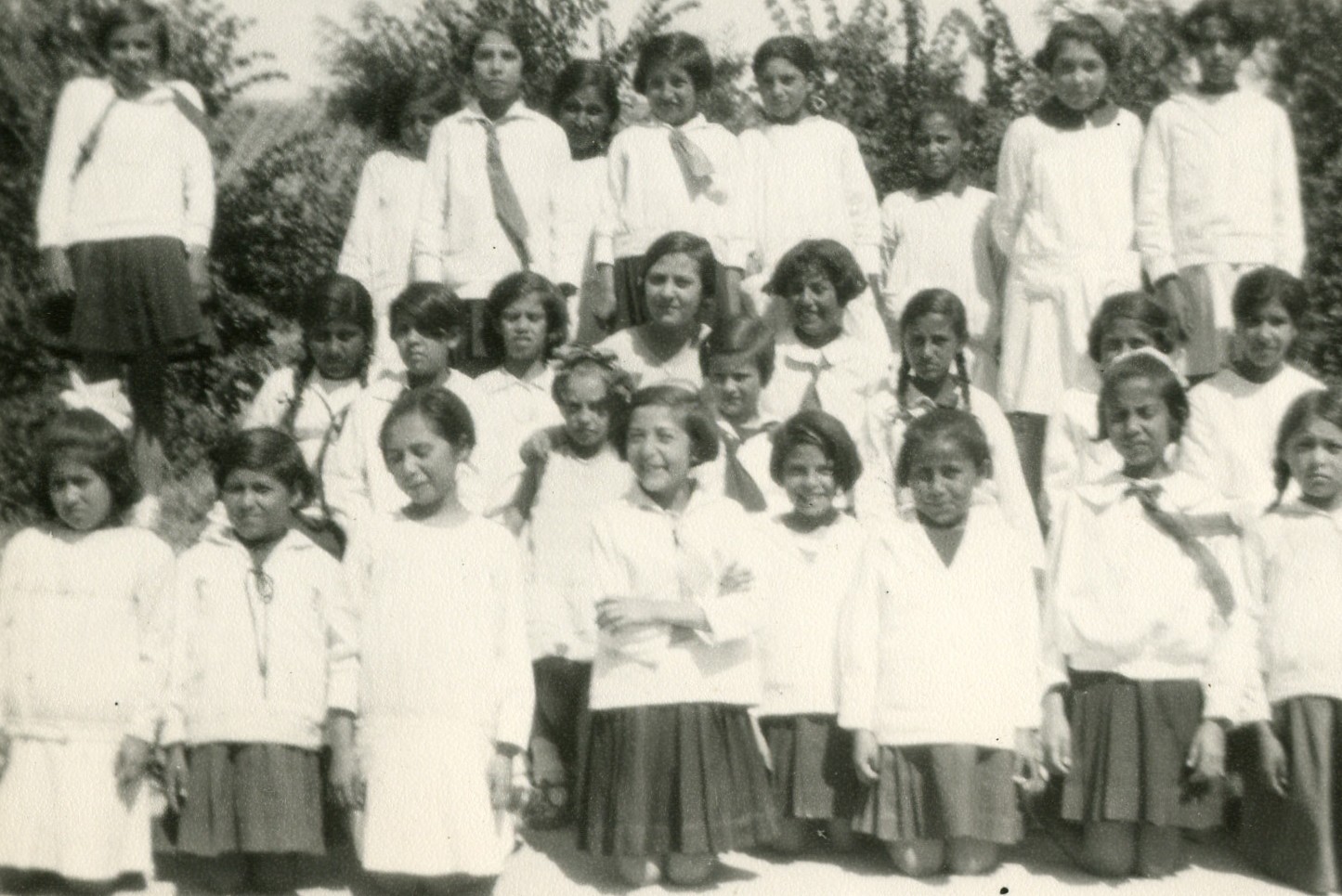 [escuela+niñas+peralillo+mama+1935-1945.JPG]