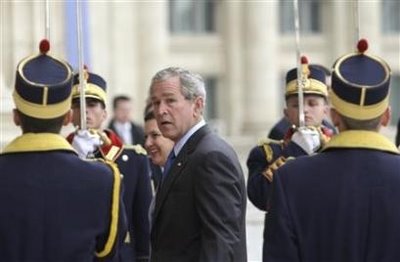 [Bush+and+hats+in+Europe++3.jpg]