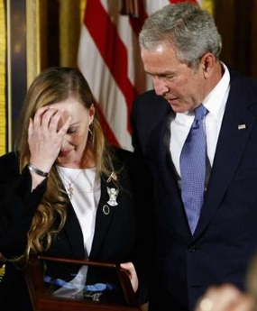 [Bush,+medal+of+honor+ceremony,+10.22.07.jpg]