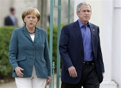 [Bush+&+Merkel+++4.jpg]