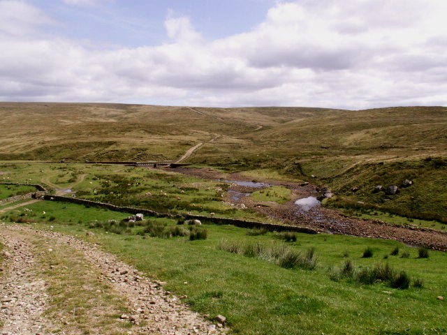 [1a+Gayle+Beck+and+the+Roman+Road++(Dales+Way-Pennine+Way)+across+Cam+Fell+from+Gearstones.jpg]