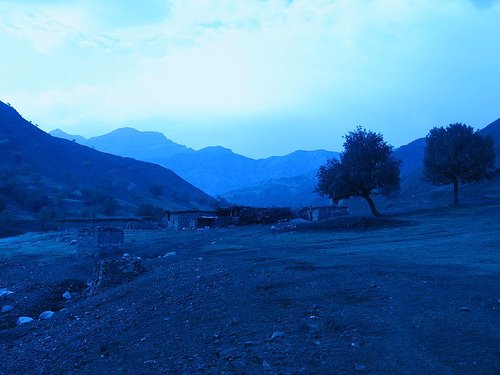 O amanhecer na aldeia iraniana de "Mouraz e Sofia" (Irão, montanhas Zagros, província  de Lorestan)