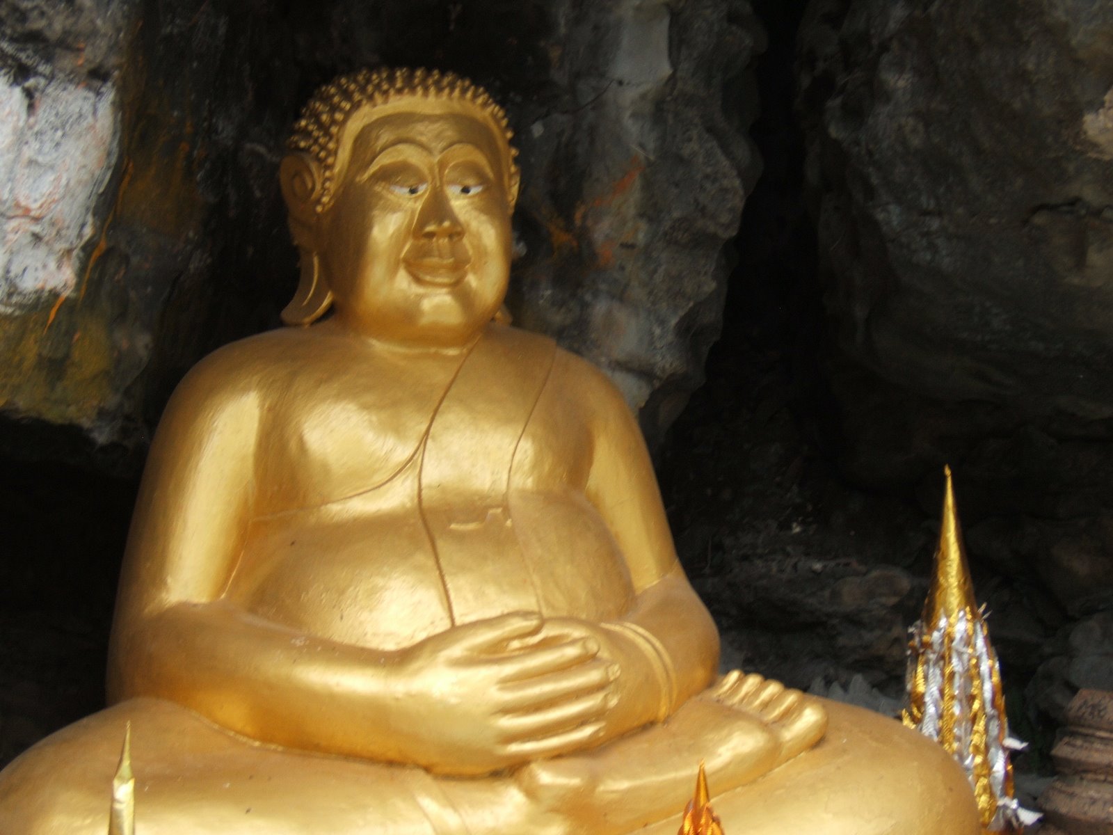 [Luang+Prabang--+++Mount+Phousi--+Wat+Tham+Phousi--+Kaccayana+Buddha.JPG]