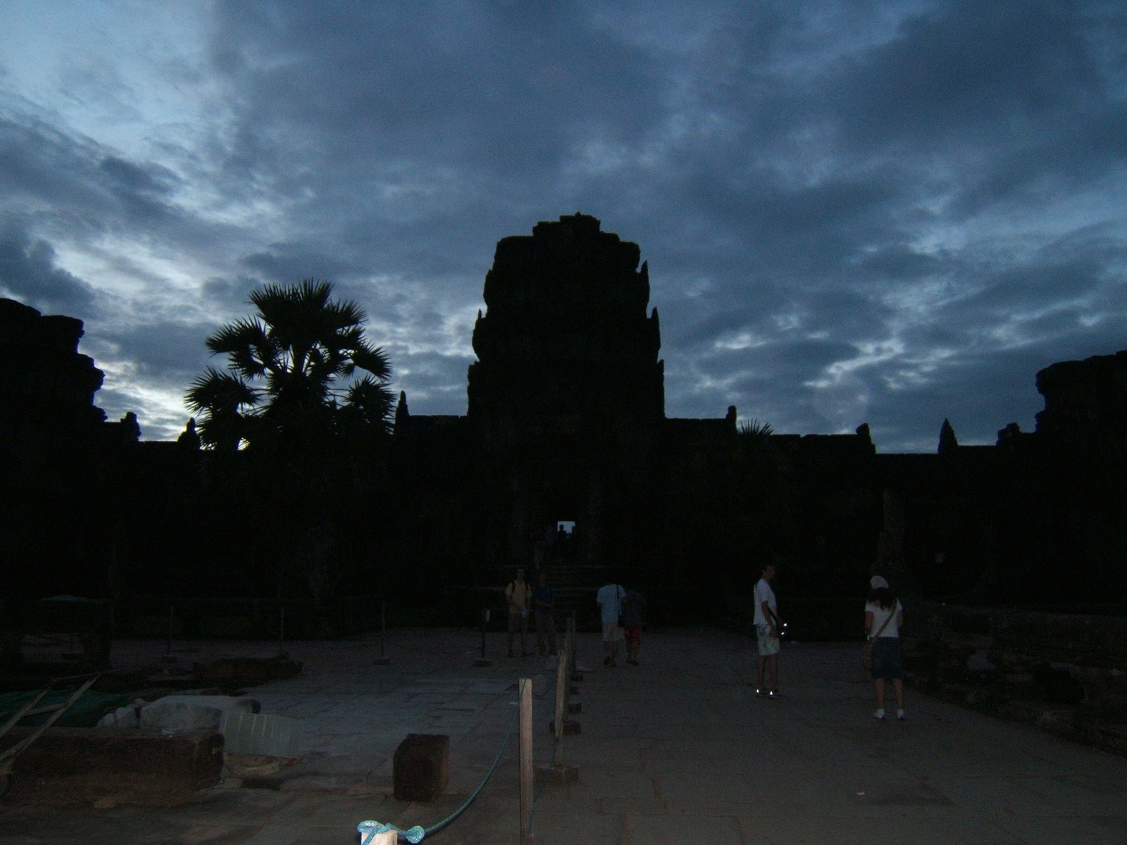 [Angkor+Wat--+sunrise2.JPG]