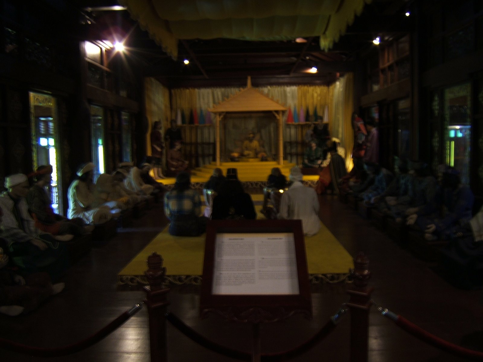 [Malacca--+cultural+museum--+meeting+the+king.JPG]