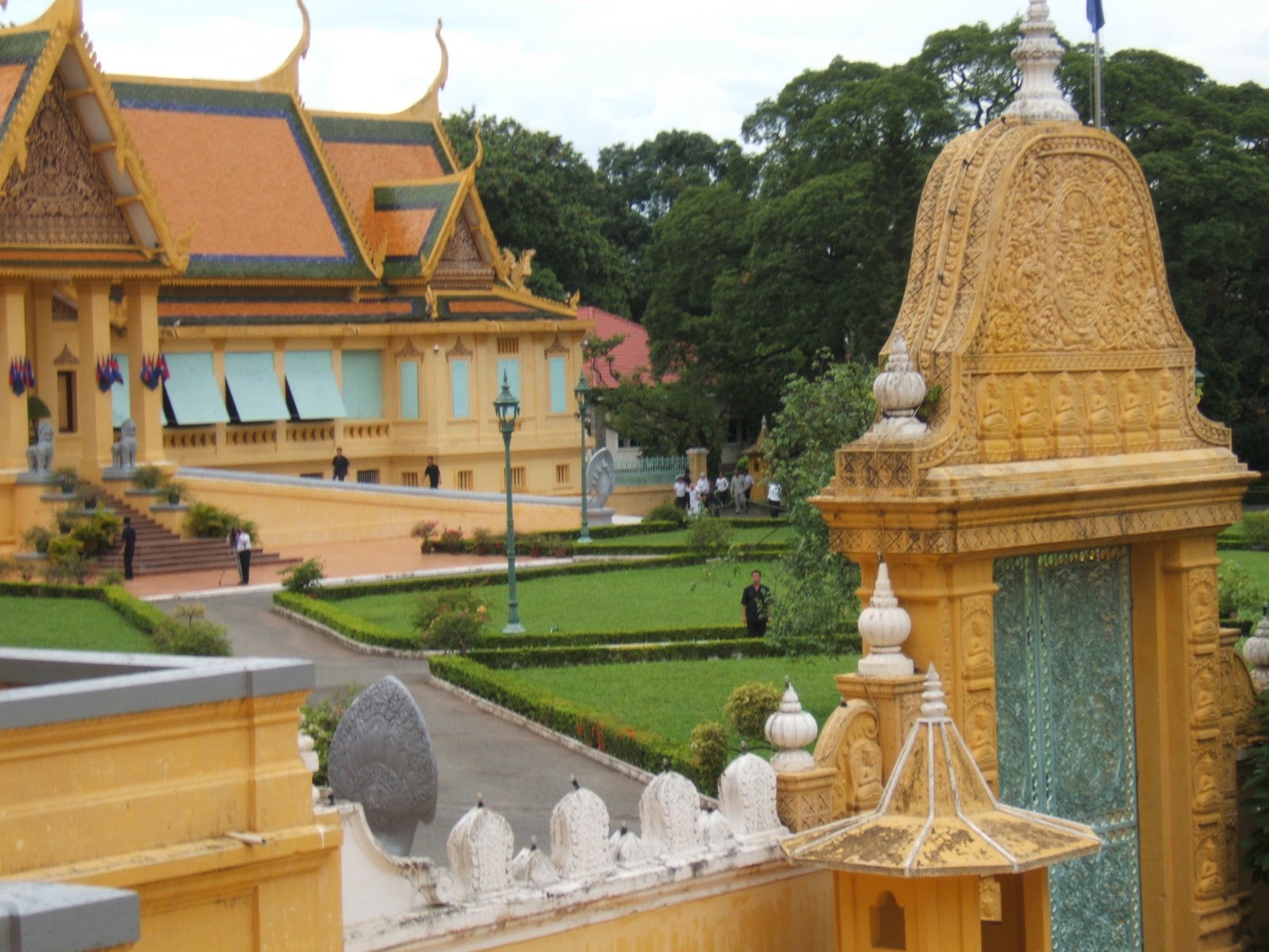 [Phnom+Penh--+Royal+Palace--++The+King+1.JPG]