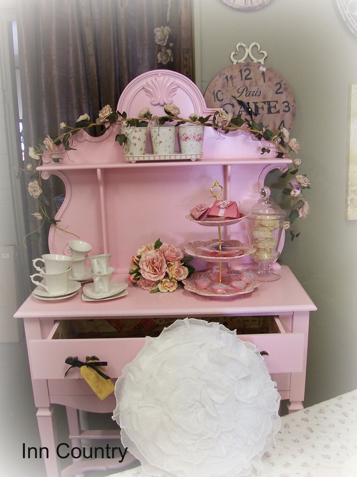 [Pink+Dresser+New+shop+display.jpg]