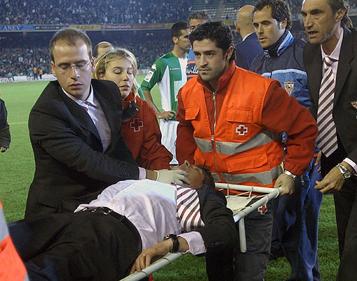 [Juande+Ramos+conmocionado+-+Reuters.jpg]